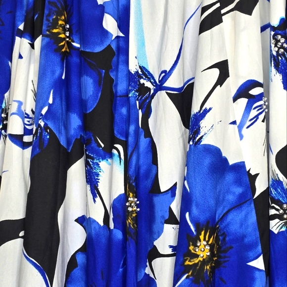 Plus Size Blue Floral Skirt - Picture 5 of 7